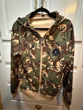 Men’s Camouflage Full Zip Hoodie Size S Pockets “Never Give Up” Patch unbranded
